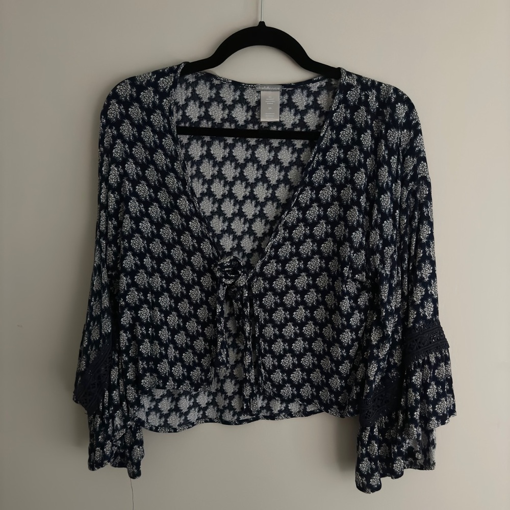 Charlotte Russe blue floral tie-front blouse - Women’s, size XS.